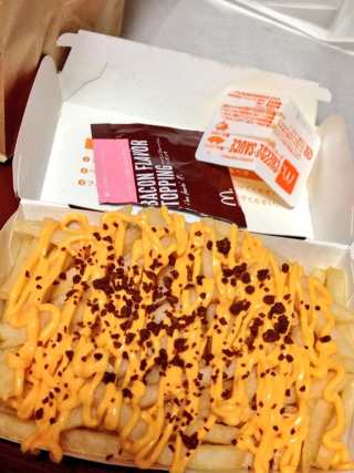 Illustration for article titled In Japan, McDonald's Just Released Disgusting-Looking Cheese Fries